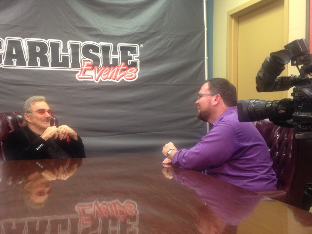 MicMikeMicMike's tweet image. It's day one of Burt Reynolds at @SunnFunFlyIn and #FallAutoFest.  Press first with Burt and @CharleyBelcher