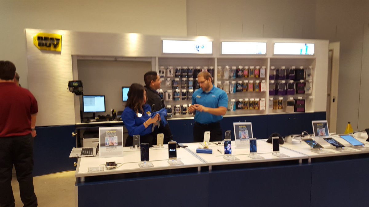 Opening day at Best Buy in Macys.  Paramus NJ
<a href="/marceloclaure/">Marcelo Claure</a> @SprintNERegion <a href="/SPRINTNATRETAIL/">NENationalRetail</a>