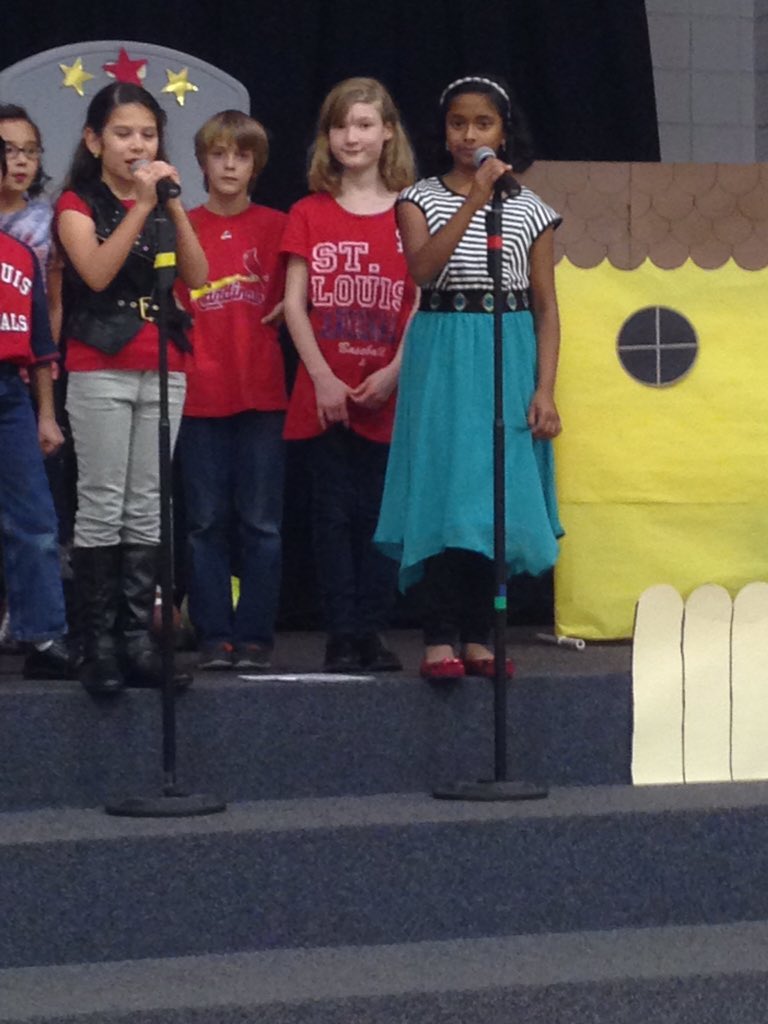 LauraLdsteuber's tweet photo. #thirdgrademusical https://t.co/ZCHuEOL9MP