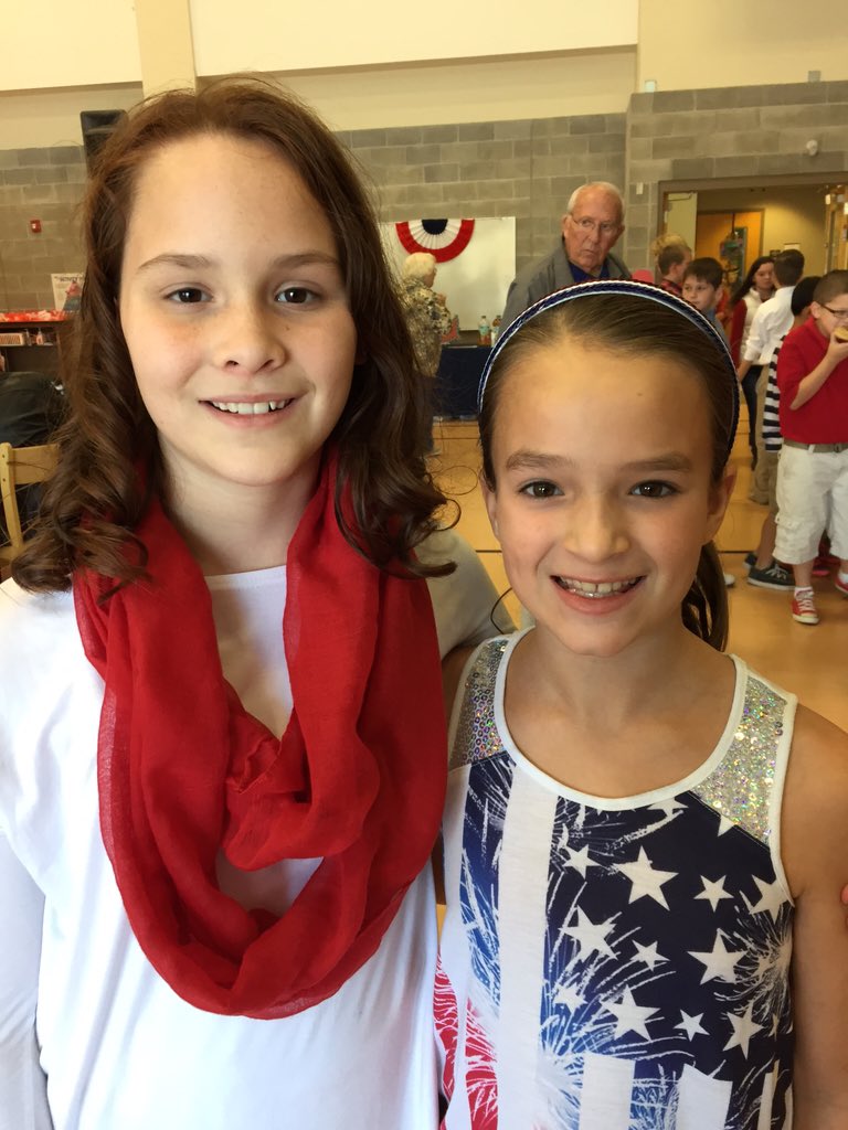 DeborahLThomas4's tweet photo. King School Veteran's Day program was fabulous https://t.co/zmWP5N9SXd