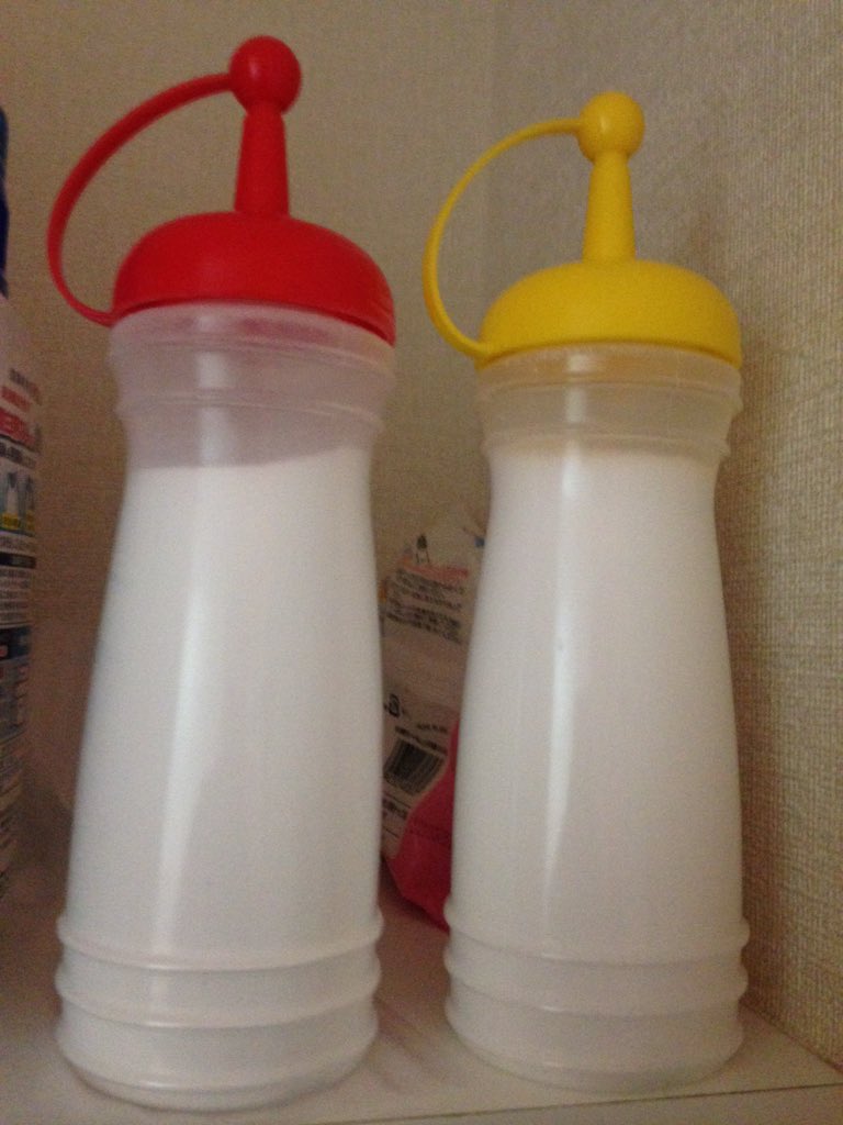 姫野桂 Twitterren お掃除のお供 重曹とクエン酸は袋のまま使ってたけど 使いにくいから容器 を探してたら 百均のマスタード入れや蜂蜜入れが便利だと知り 入れ替えてみた 赤いキャップのが重曹 黄色いキャップのがクエン酸 するする使いたい分だけ出る 姫野桂 Twitterren お掃除のお供 重曹とクエン酸は袋のまま使ってたけど 使いにくいから容器 を探してたら 百均のマスタード入れや蜂蜜入れが便利だと知り 入れ替えてみた 赤いキャップのが重曹 黄色いキャップのがクエン酸 するする使いたい分だけ出る