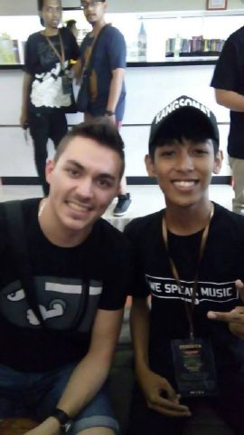 Your so lucky boy !!!! Im so envy!!!!! 😭 <a href="/FadilMachmud/">Fadhil Machmud</a> <a href="/AleMNewSchool/">Alem</a>