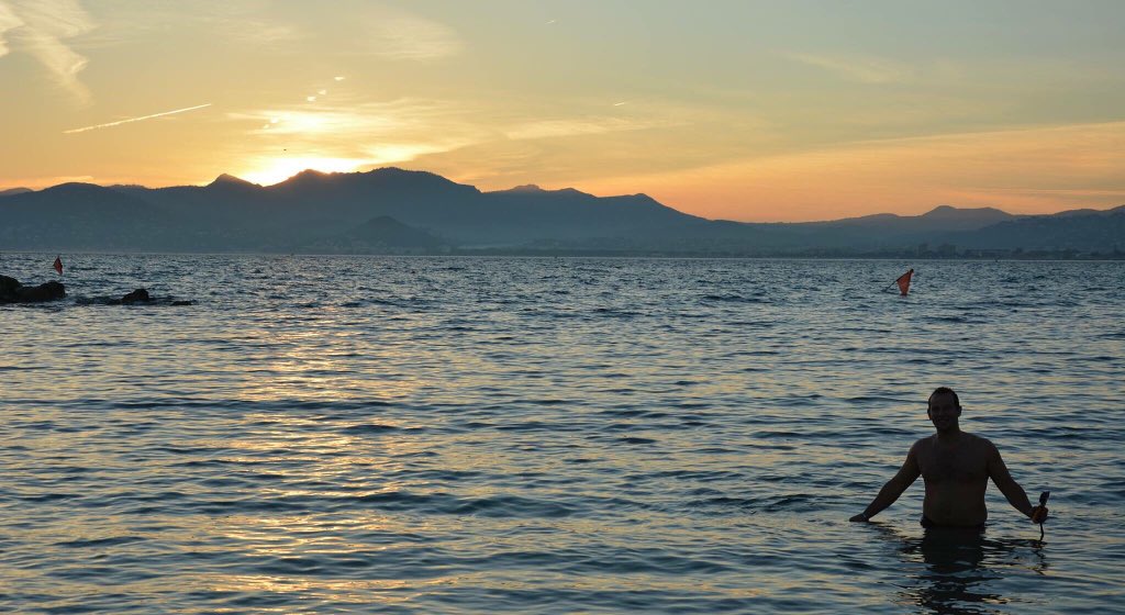 Madargence's tweet photo. #sud #sea #Nikon #Colors #sunset #frenchriviera https://t.co/ZKDGfmJG5z