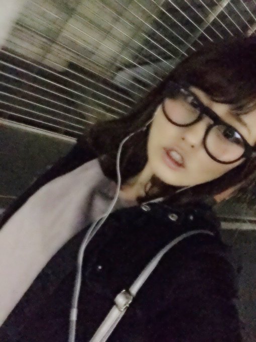歩きながら撮ったから ぶれっぶれなちゃんべに⚡📷 https://t.co/tz6JL2oKDG<a href="/tag/%E4%BC%8A%E6%9D%B1%E7%B4%85"class="tags"><span>#伊東紅</span></a>