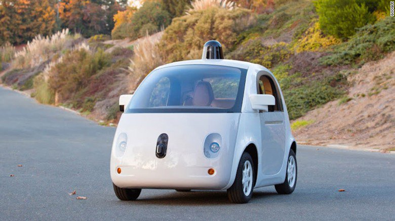 CNN's tweet photo. This is what happens when a cop pulls over a self-driving car: https://t.co/b2KeD3LS4x https://t.co/9WUWMA8lI2