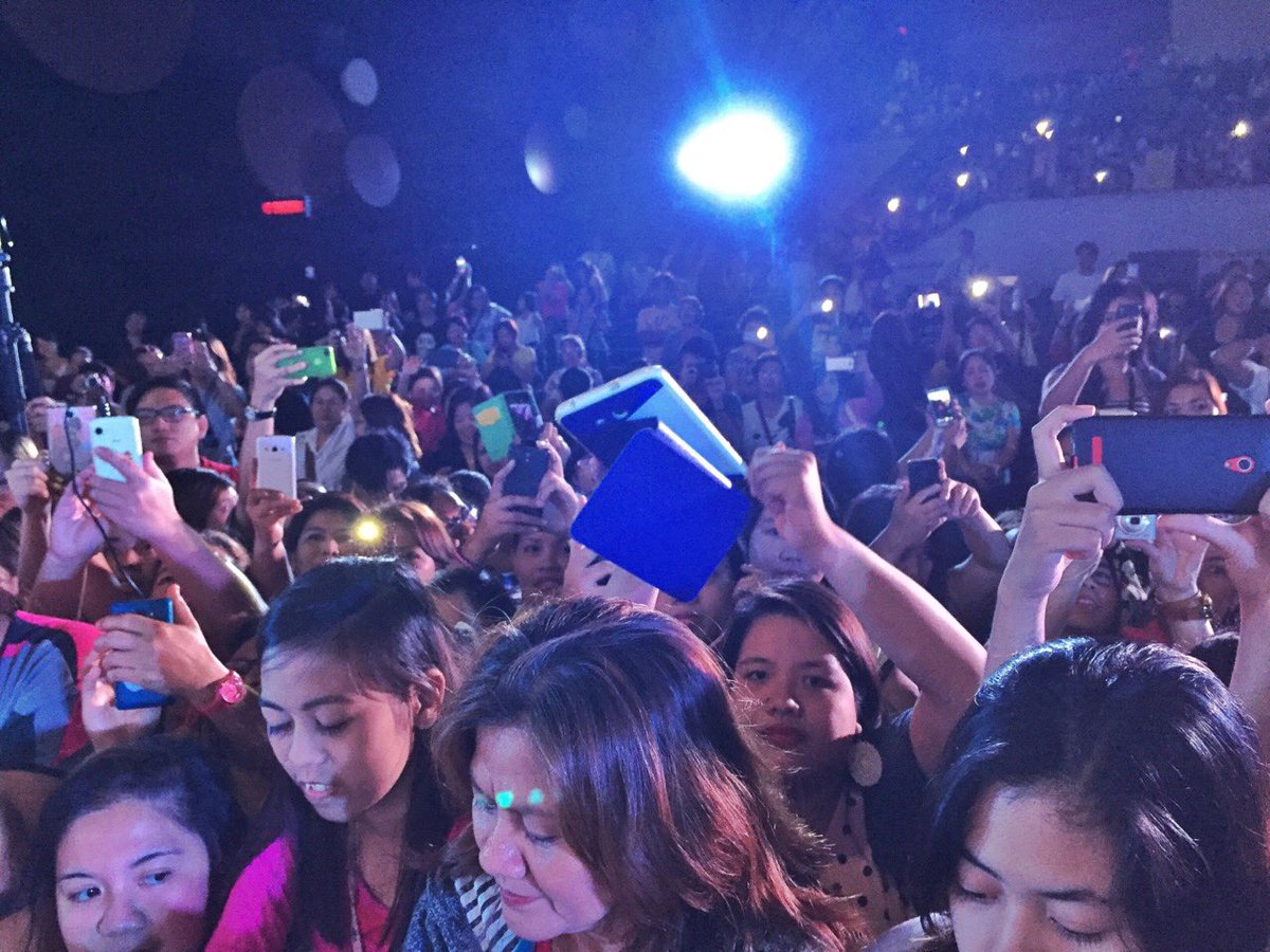 smsupermalls's tweet photo. LOOK: Fans flocked to @SMCityFairview for @aldenrichards02's album promo
#AldenInSM #ALDUBBirthdayPLAN https://t.co/hoeLdM3yFf