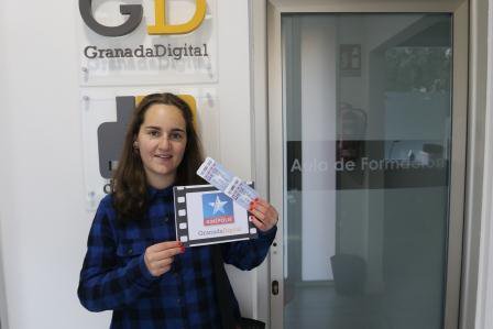 granadadigital's tweet photo. Ya se han pasado para recoger sus entradas @Cines_Kinepolis del #sorteoGD ¿A quién le darías un beso de película? https://t.co/CyAbrMS4pN