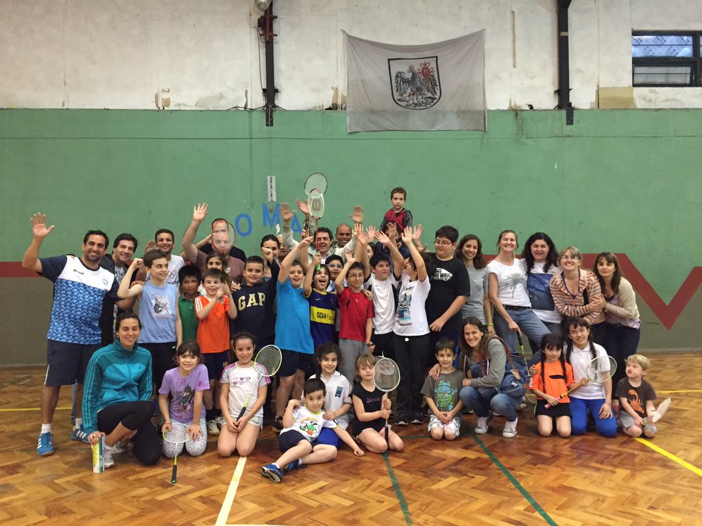 EcpaB's tweet photo. @DeportesBA @DeportesBA No nos paro el diluvio. 12/11 Hermoso encuentro de escuelitas de #badminton en el Poli Pomar https://t.co/LVq1nUUdcs