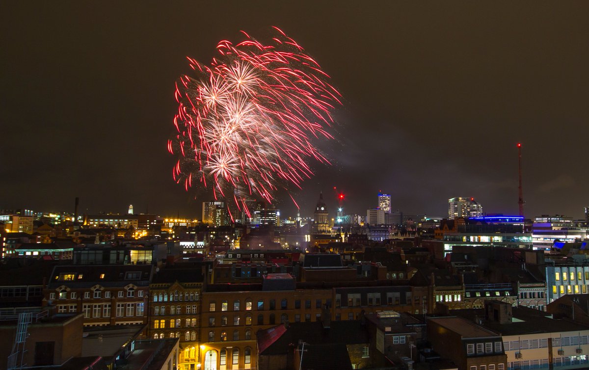 CentralSqLeeds's tweet photo. The #LeedsLightSwitchOn &amp; Fireworks from the 8th Floor of #CentralSquare #Leeds https://t.co/Z2roi4M3P0
