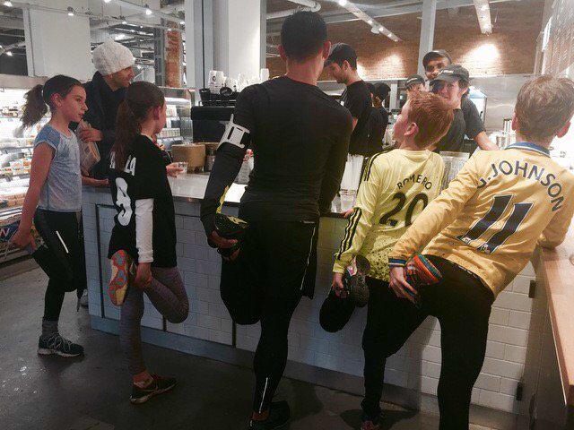 planetorganicuk's tweet image. Well done #RunAboutRunningClub #MuswellHill helping youngsters get fit &amp;amp; healthy! Great post-run stretch in store!