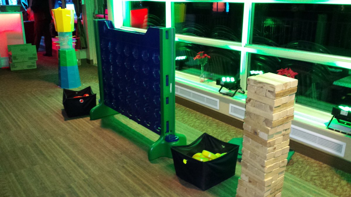 dylanblackradio's tweet photo. Giant games = giant fun. Thank you @BdayPartyMagic at the @cleartheroom2 cocktail party! https://t.co/1qFotQixRj