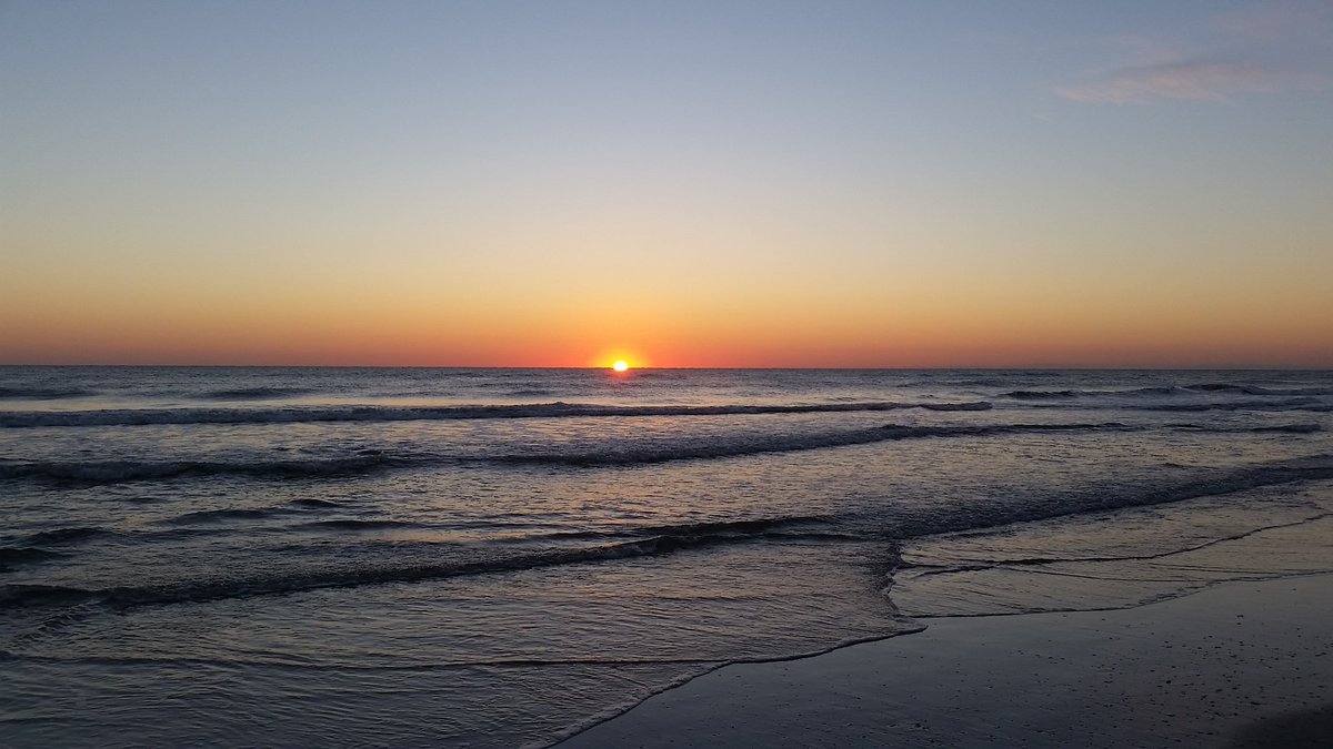 YoshidaCNN's tweet photo. And there she is... #beauty #morningescape #clearmindclearsoul #firstalertwx https://t.co/zVO9hUTjMQ