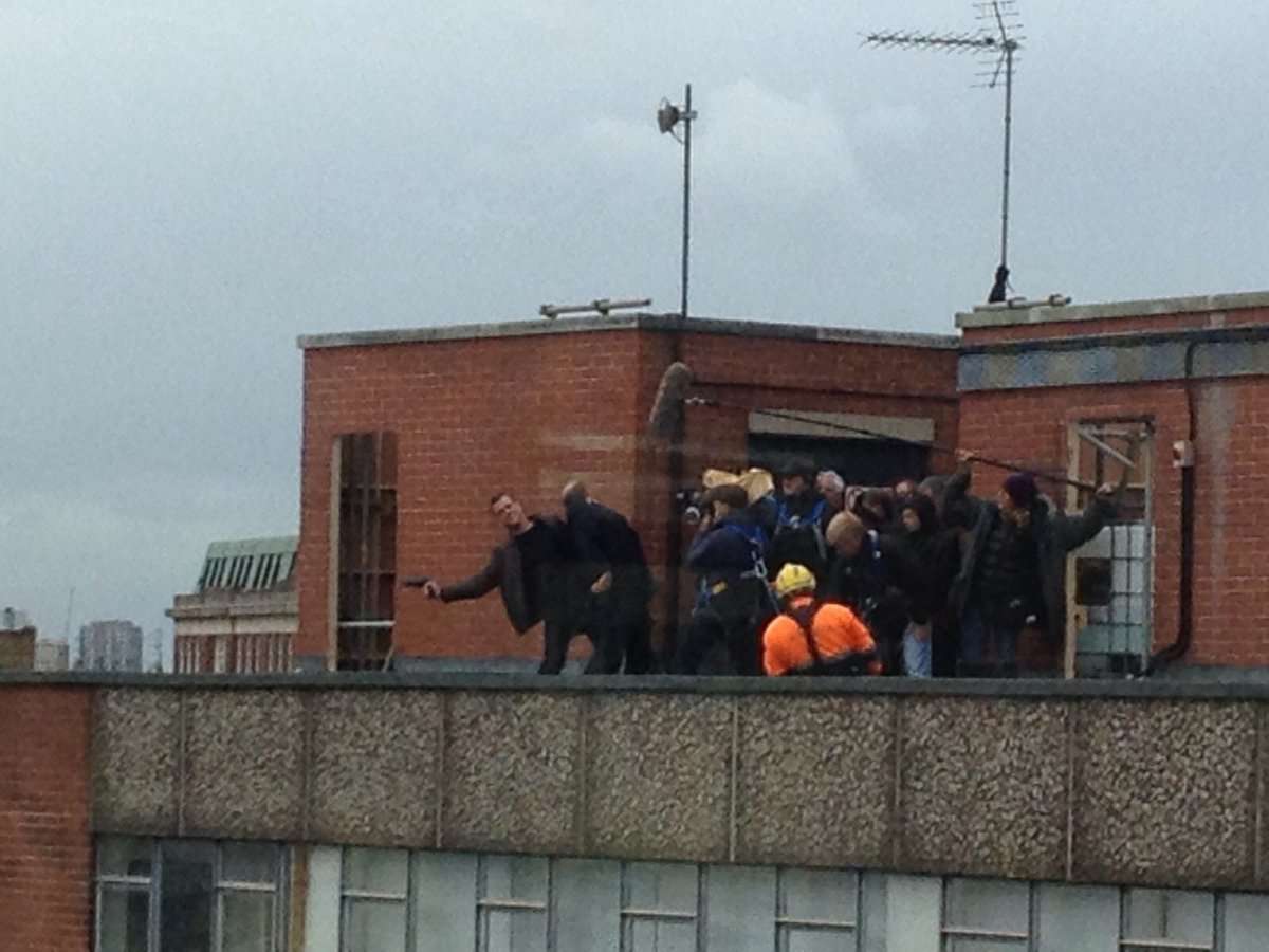 Jon404's tweet photo. Matt Damon doing some stunts on the roof of an office in Paddington for the new Bourne film https://t.co/rzwfp0NVBG