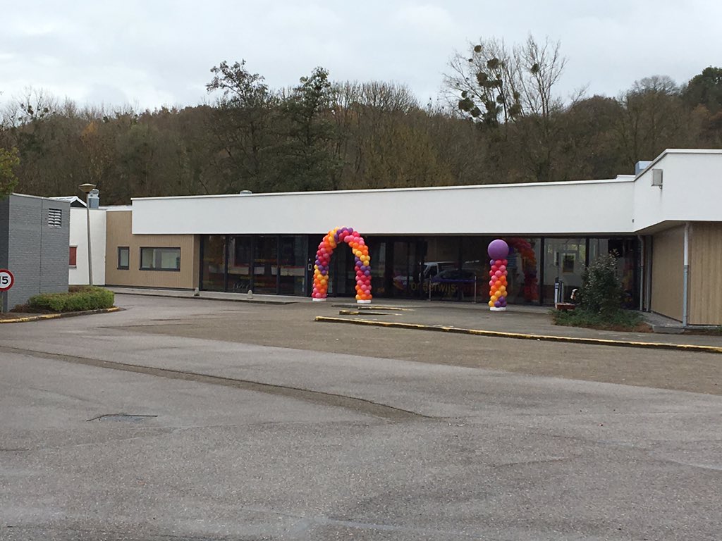 CarrolTerleth's tweet photo. #Adelantezorg in Houthem klaar voor de opening van de school. Na prachtige verbouwing gereed voor de toekomst! https://t.co/0PxIYLJmOv
