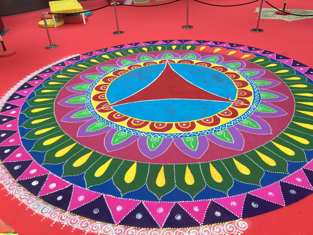 StampEnts's tweet image. #Rangoli #art nearly finished @Ferrari world in #AbuDhabi #FestivalofLights #duwali #events