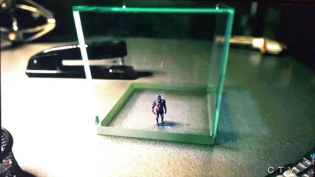 TheAtomCW's tweet photo. Finally #TheAtom become #TheAtom @BrandonJRouth https://t.co/xGgMlYmjql