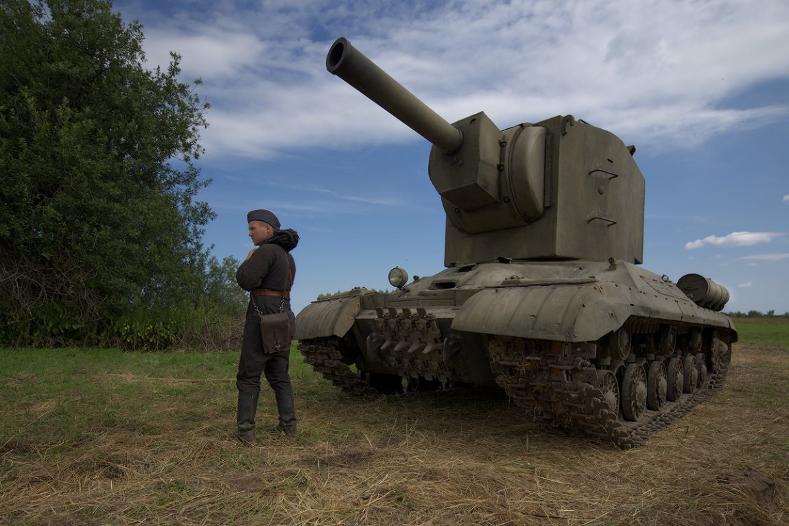 Jsf 週刊オブイェクト Kv 2 ロシア語でkv 2 マンネルハイム線というフィンランドの要塞線 を突破するためにソビエトで開発された重戦車 口径152mm榴弾砲を搭載することで要塞線の分厚いコンクリートを打ち砕く 重量はおよそ52t T Co