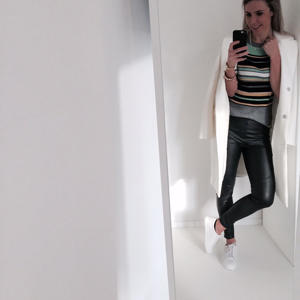 TheTrendIssue's tweet photo. Sporty chic and #70s vibe #ootd #fashionblogger #dutchblogger #oversizedcoat #mommyblogger https://t.co/PQbSlm64Wv