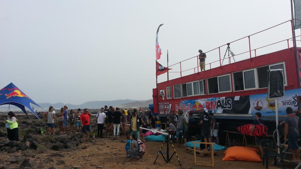 TheOceanSurf's tweet photo. 1 minuto para seguirlo en directo https://t.co/3xx7syjqOM https://t.co/Q3mLPfEcxy