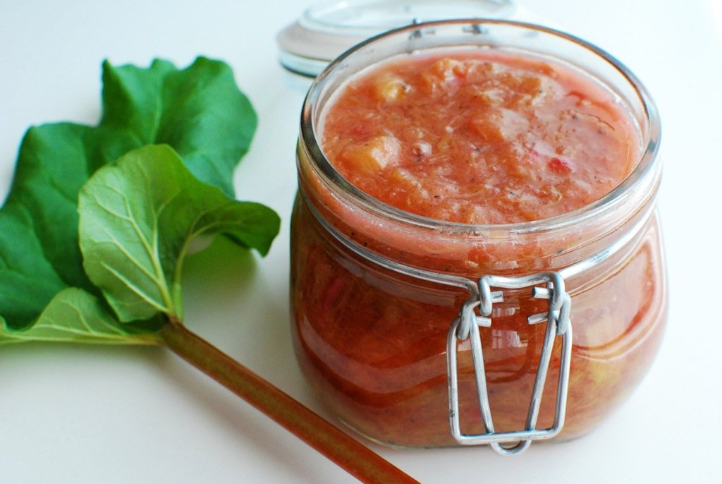 KitchenW's tweet photo. Rabarberkompott med kardemumma och ingefära   https://t.co/XCjL4FB9X5 #recept https://t.co/UdouhVOWS3