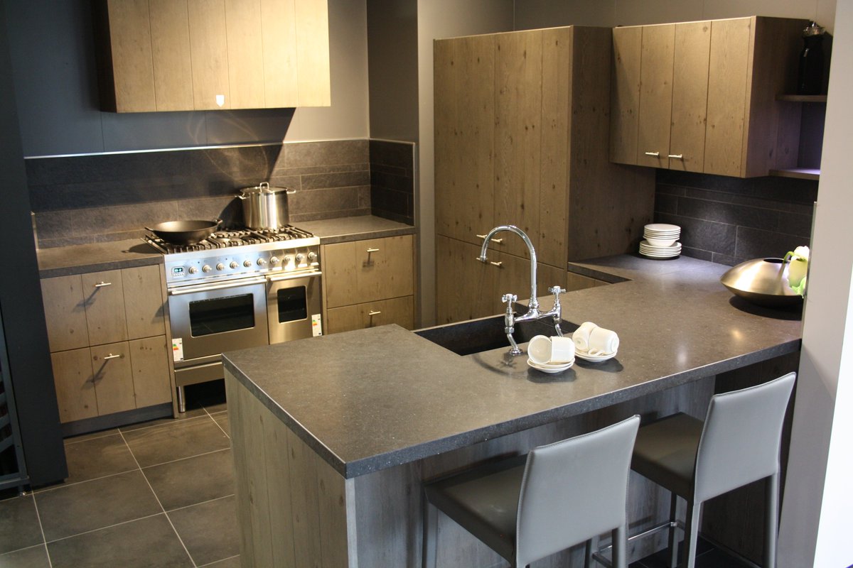 Veel showroommodellen in de uitverkoop! #keukens en #sanitair, kom langs in onze showroom en sla je slag!