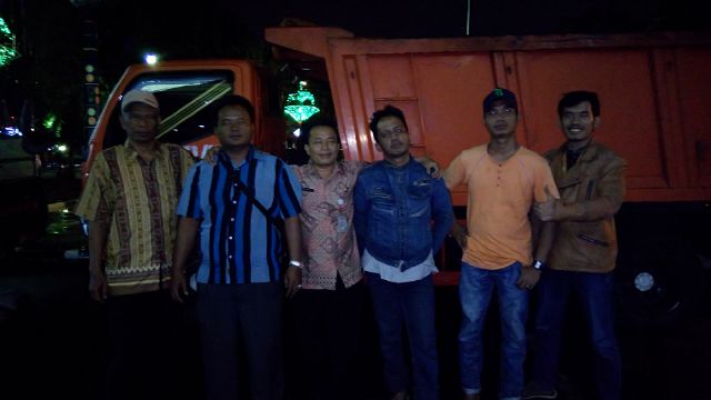 Pasukkan Piket Siaga Banjir Sudin Kebersihan kota Adm Jakarta Utara di Kantor Walikota Kota Adm Jakarta Utara