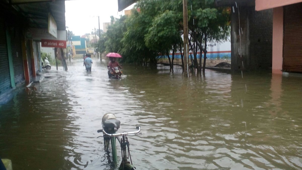 #chennairains #ChennaiFloods  Impact of rain - Location Old Perungalathur , West Tambaram :)