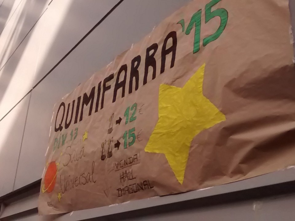 DelEPSEB's tweet image. #Quimifarra! Festa ara mateix a Facultat fe Física i Química de la UB!