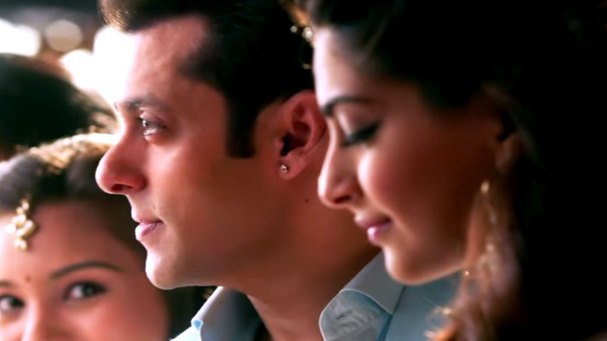 ABPNews's tweet photo. Movie Review: Prem Ratan Dhan Payo - By @mayankw14 Shekhar  https://t.co/5wEXbnRnV6 @BeingSalmanKhan @sonamakapoor https://t.co/BvNt0ZxqFM
