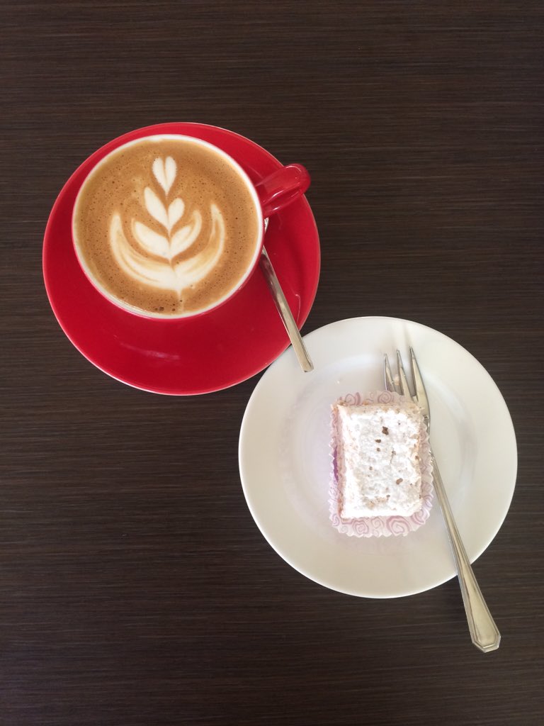 baristabroers's tweet photo. Heerlijke Zwolse koffie met een Zwollenaartje. En daarna een lekker hapje van @elsbethhekkert bij @OVING_NL Zwolle! https://t.co/q56nRHBKxr