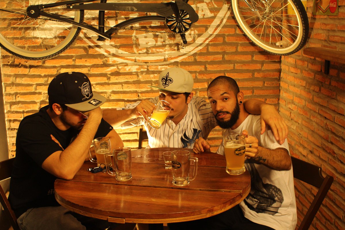 saudosamaloca_'s tweet photo. Tem gente ali q já chapou!
#Hookerz #UmPutaBar https://t.co/6qPRfxcqUB