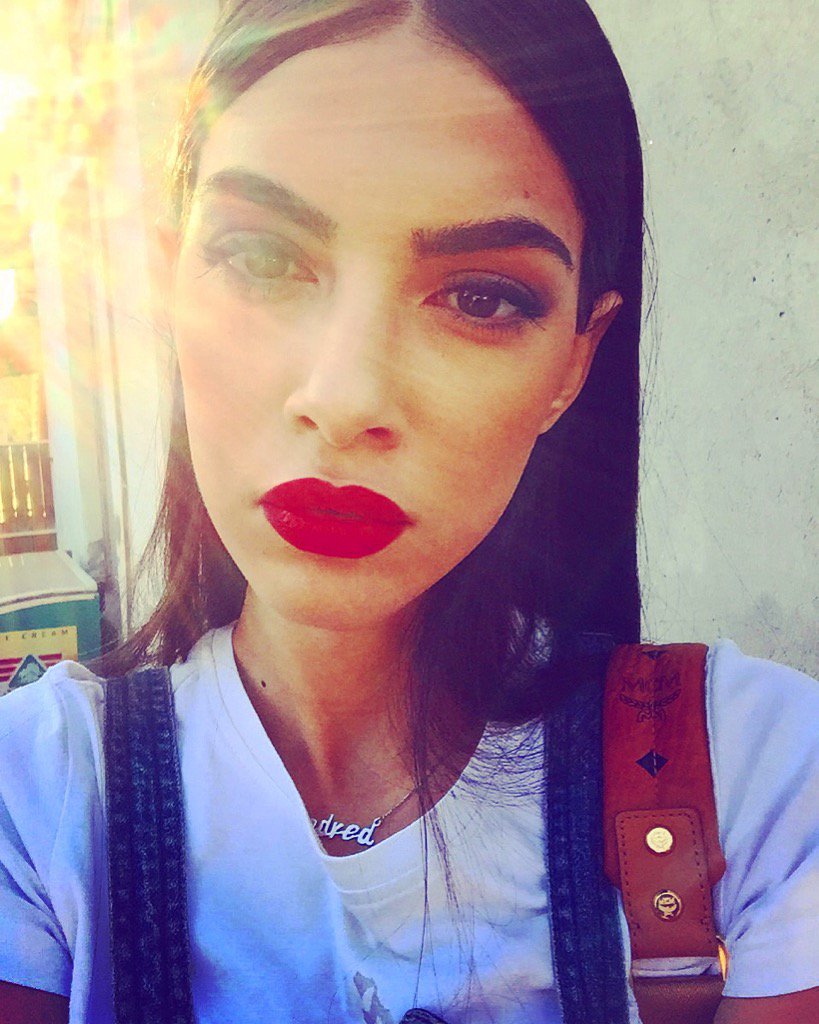 Andrea_Kyriakou's tweet photo. #makeup for #mustmagazine #cyprus #decemberissue https://t.co/eSUwZFAiQN