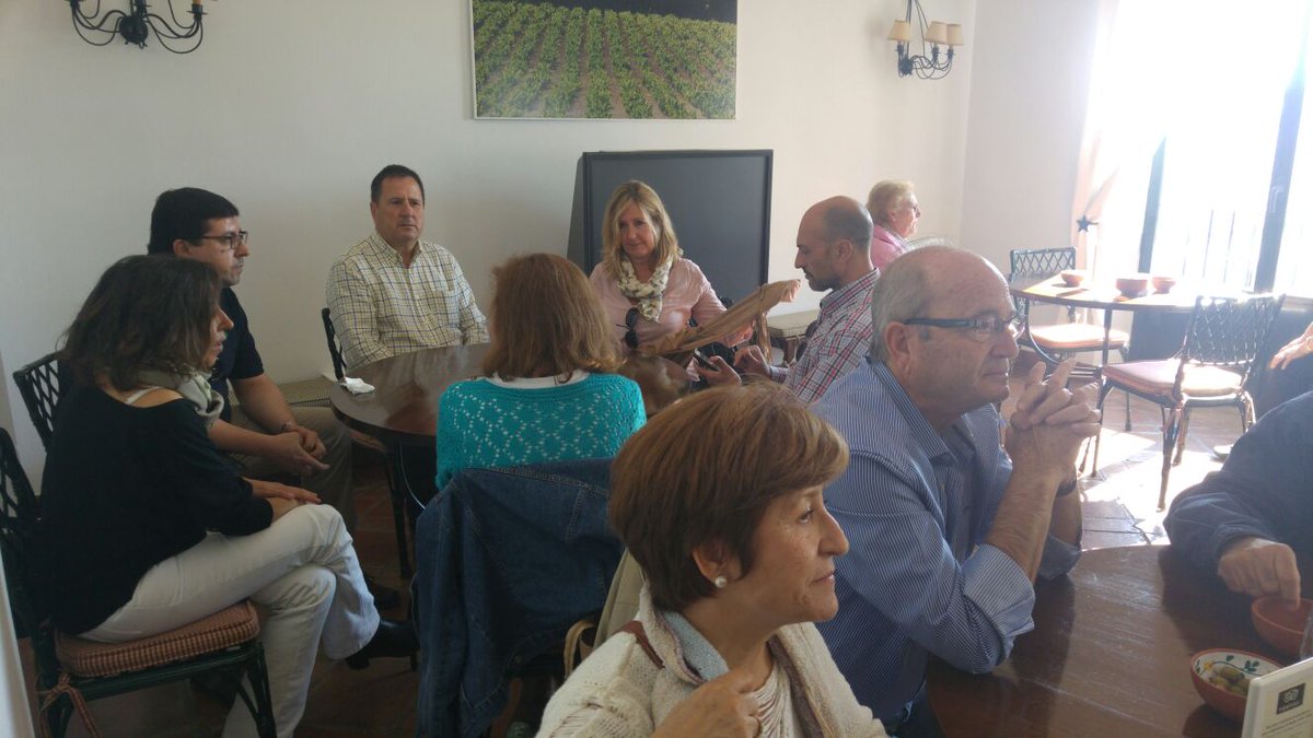 ENTRECULTURASGC's tweet photo. Estupenda degustación en @Bodegas_Alvear trato exquisito y colofón de las #JEP15 en #CórdobaESP hoy en #Montilla https://t.co/xrPgmX60zS