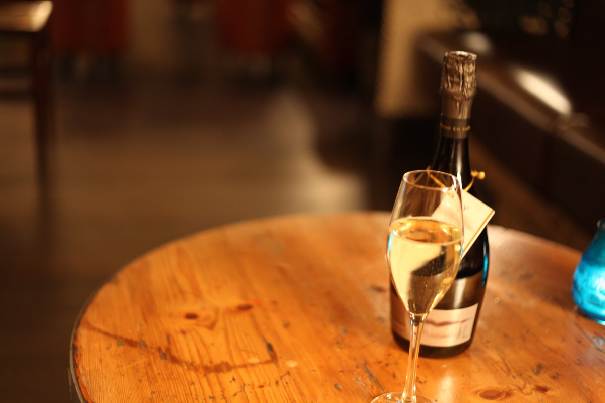 CopadeCava's tweet photo. Our #cavaofthemonth is Albert the Vilarnau Who you enjoy it with, is up to you... #happyhour https://t.co/9VHxKY656S