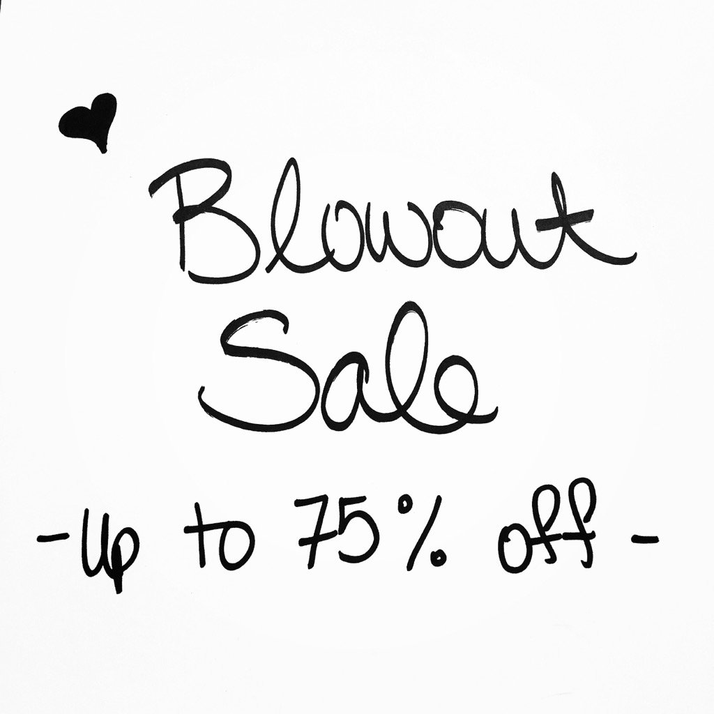 Blueline561's tweet photo. Calling all beach babes • • • Blowout sale going on now 😘 #shop #sale #friday https://t.co/haonGwjXvh