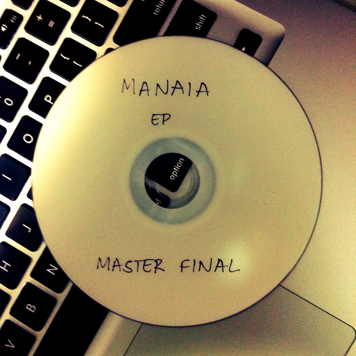 manaiamusic's tweet photo. Gente! Álbum masterizado e agora é reta final! E teremos uma surpresinha antes de soltarmos o discos nas lojas! https://t.co/h4wqu832zC