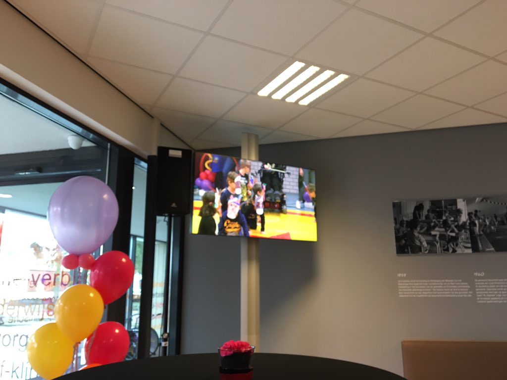 CarrolTerleth's tweet photo. Onthulling "geschiedeniswand" en live verbinding met kindercircus bij opening #Adelantezorg kinderen https://t.co/2RJd3wEnIp