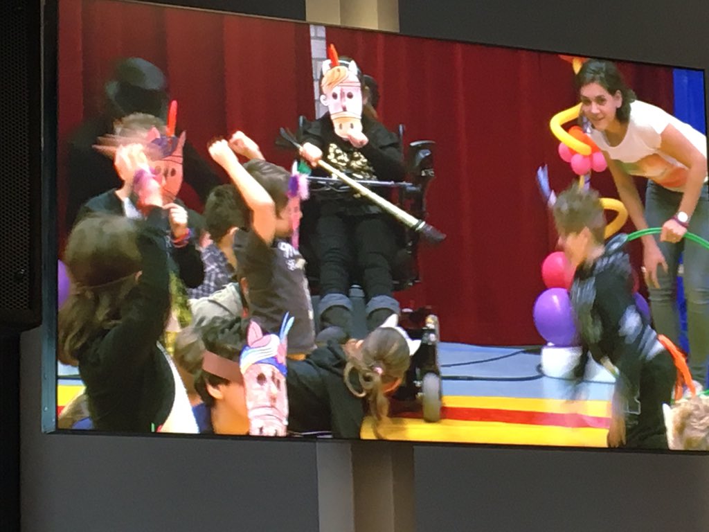 CarrolTerleth's tweet photo. Onthulling "geschiedeniswand" en live verbinding met kindercircus bij opening #Adelantezorg kinderen https://t.co/2RJd3wEnIp