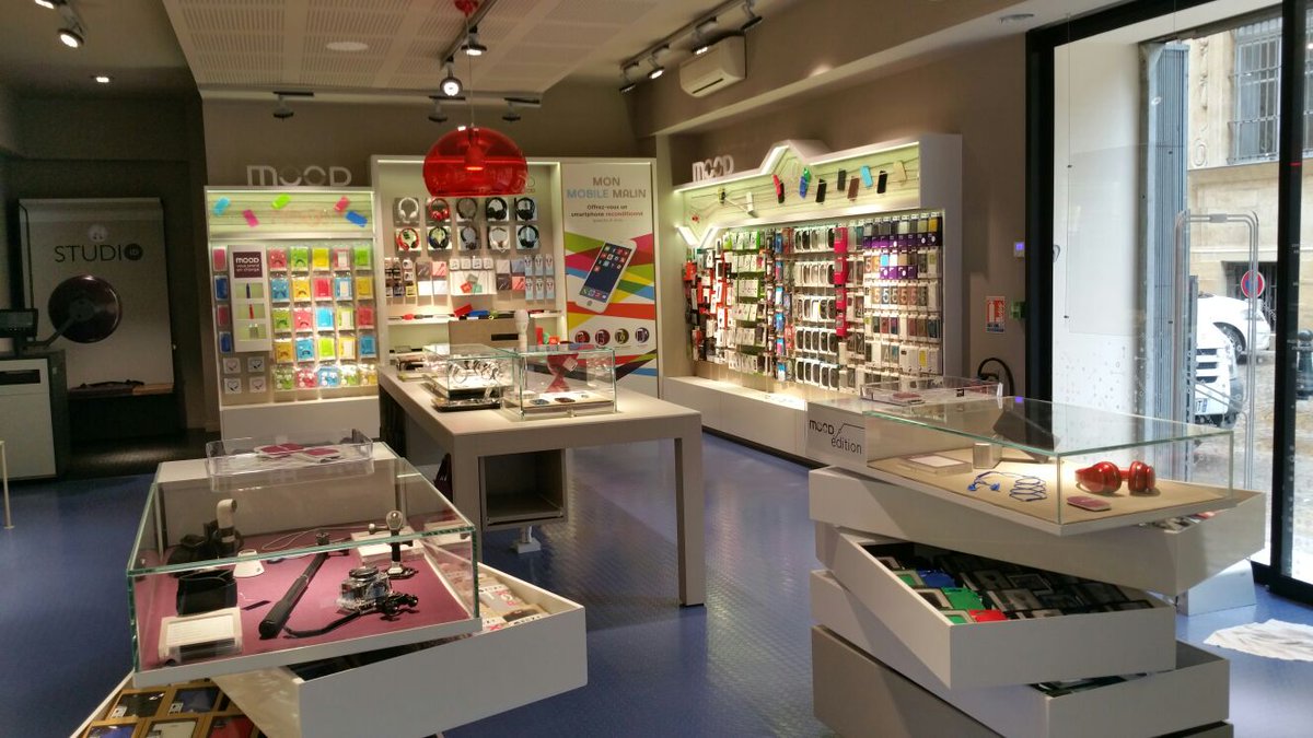 moodaccessoires's tweet photo. Un vendredi 13 pour porter bonheur à l'équipe de notre nouvelle boutique #MOOD à  #aixenprovence ! cc @aixmaville https://t.co/Pt3EtlnUuG
