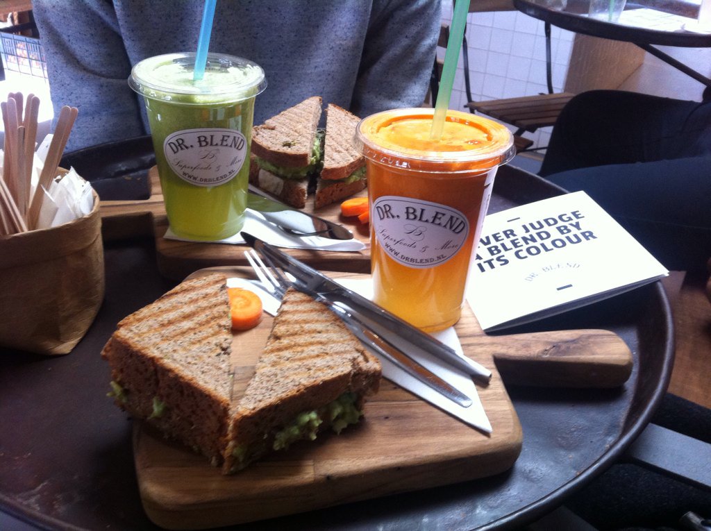 sweetandsour01's tweet photo. Dernier #lunch cro bon à #Amsterdam dans une petite adresse comme je les aime : #DrBlend 💛👌 #vegan #glutenfree https://t.co/PaUepEWydT