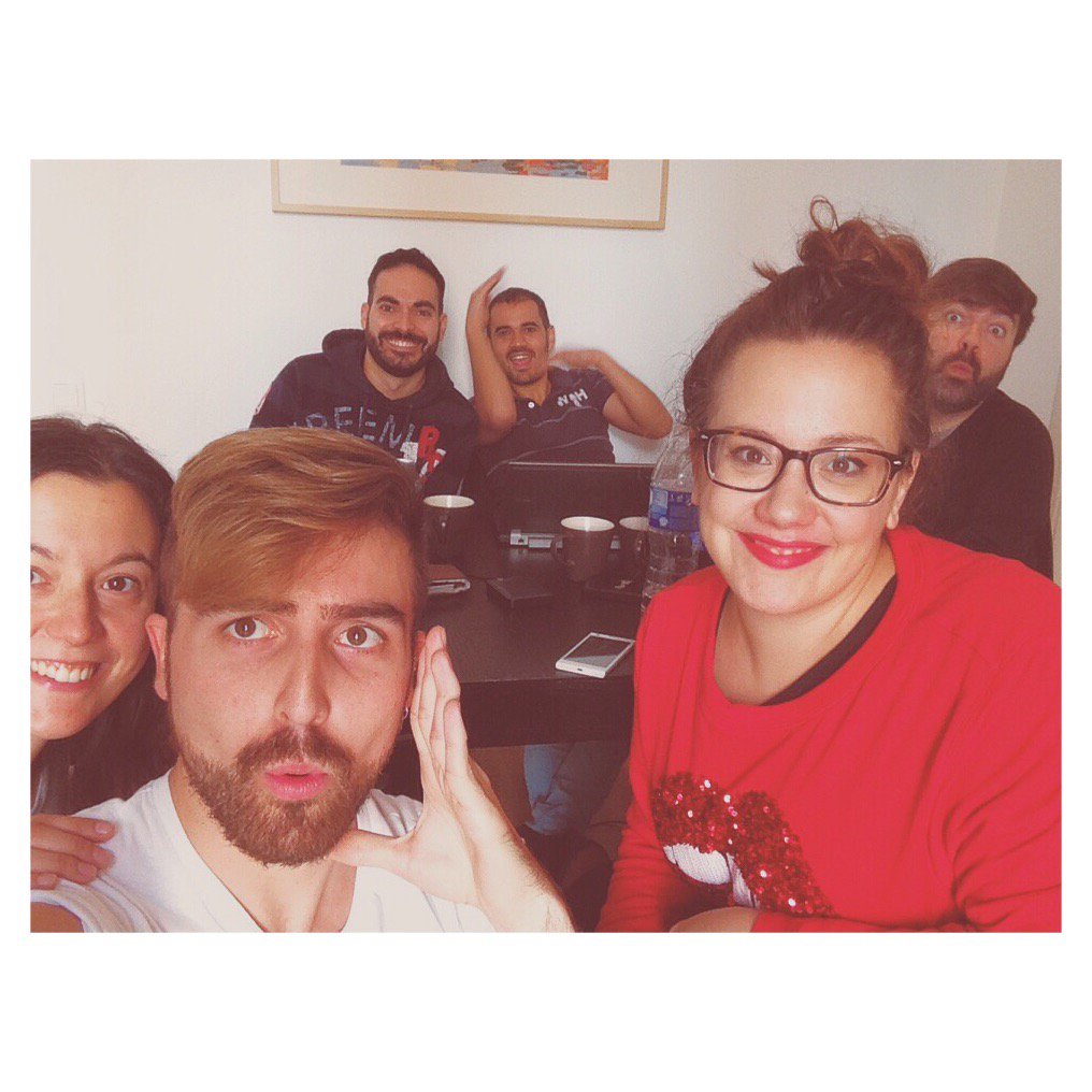 alexmarteen's tweet photo. Aquí casually striking a pose con @LaTropaProduce preparant el @singalong_es de #EnLaCamaConMadonna #work #eiderdiva https://t.co/HDwnVinHyr