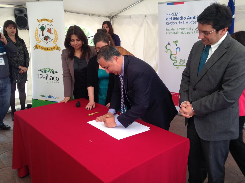 MMALosRios's tweet photo. Representantes de municipios y autoridades firma protocolo de acuerdo #LosRiosReduce #Valdivialcl @MMAChile https://t.co/xqGJvL486K