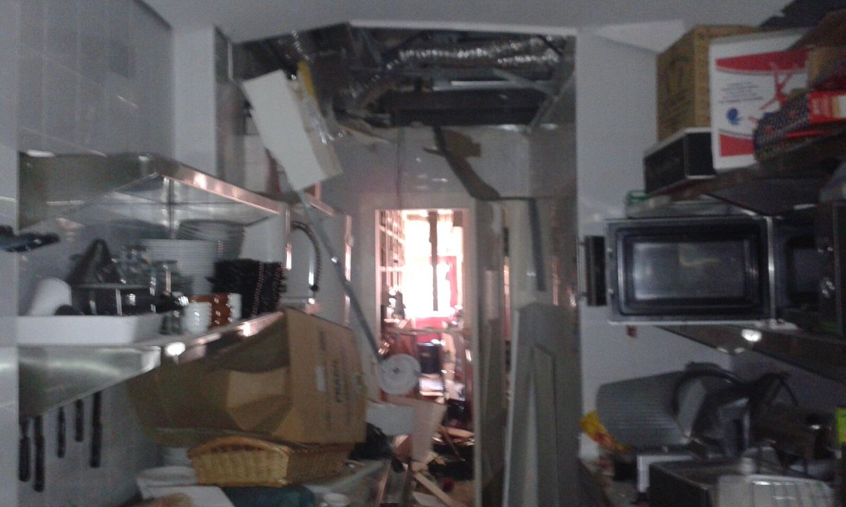 bomberosjaen's tweet photo. Dos heridos como consecuencia de una deflagración por fuga de gas en un restaurante de #Martos https://t.co/YLSlIVDh9O