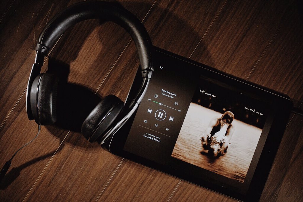 KlipschAudioCAN's tweet photo. Montreal’s @halfmoonrun album 'Sun Leads Me On'! Great new tunes to start the day - #Klipsch #ReferenceOnEar #indie https://t.co/s2i3wJEneo