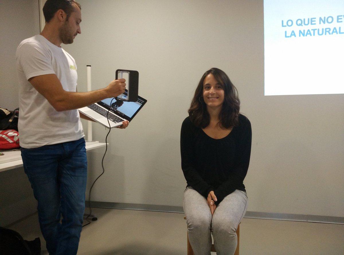 slashmobility's tweet photo. No es ciencia ficción ¡escaneamos a una #slashgirl en directo!  @annabarri https://t.co/5VAgZdMZkE
