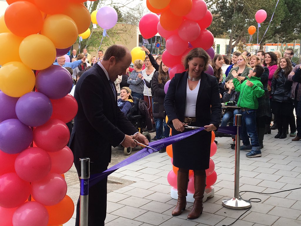 CarrolTerleth's tweet photo. Gedeputeerde Marleen van Rijnsbergen en wethouder Bert Dauven openen #Adelantezorg kinderen officieel https://t.co/um0u9AcLfW