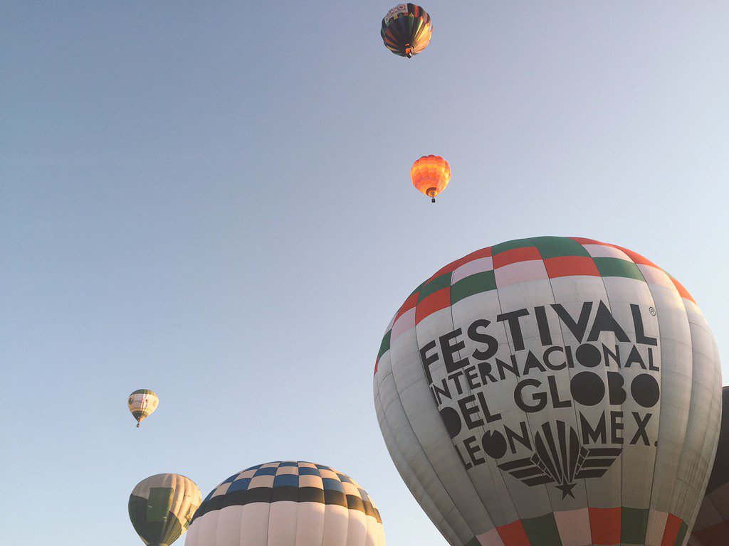 difgente's tweet photo. @MarucarrenodeM participa en el acto de apertura del Festival del Globo 2015  #Agenda #FindeEngto #CampañaValores https://t.co/4FOSuXzc9u