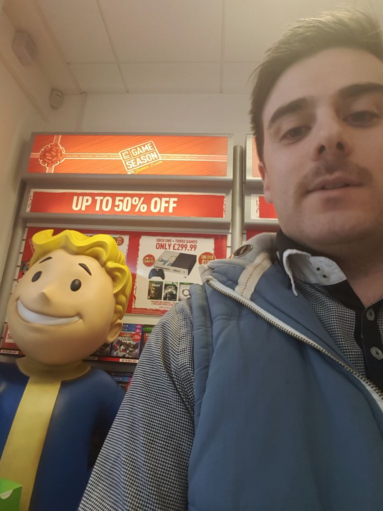 naughtyrob0t's tweet photo. @GAMEstaustell @GAMEdigital #falloutselfie more of a stealthie  ;) https://t.co/h4VgWYb1Al