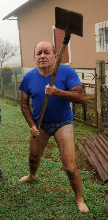 LeChefdesArmees's tweet photo. Quand tu défends ton budget face à l'offensive d'hiver de #Bercy. https://t.co/UklsRLuVL9