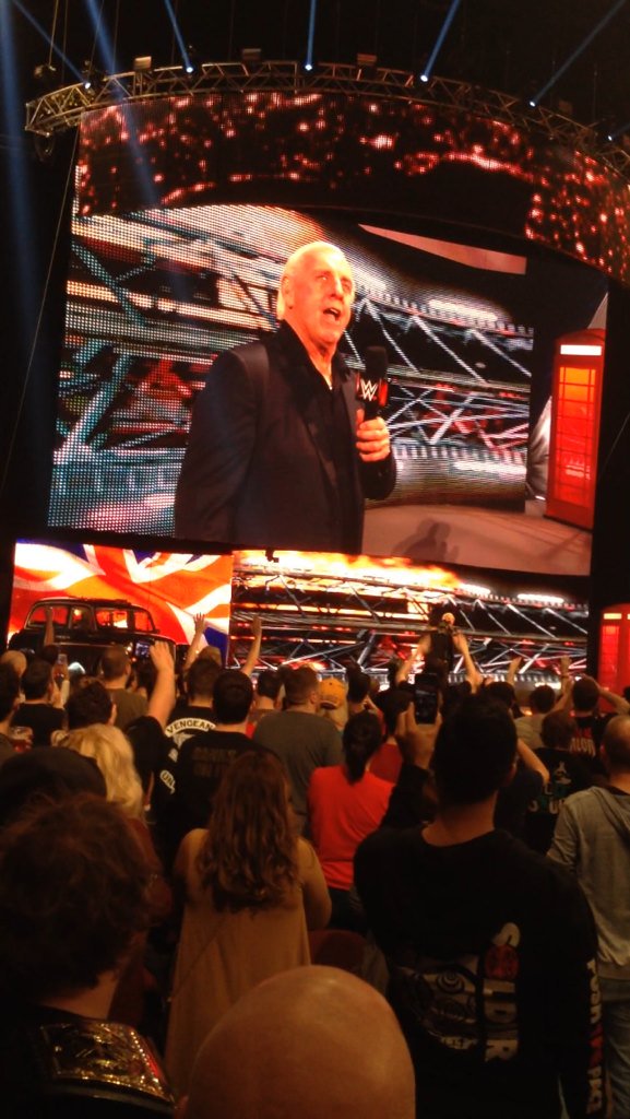 ThomasTb918's tweet photo. @RicFlairNatrBoy great to see you in Manchester! #WOOOOO #2TIMEHOF https://t.co/eC5o6hGPow